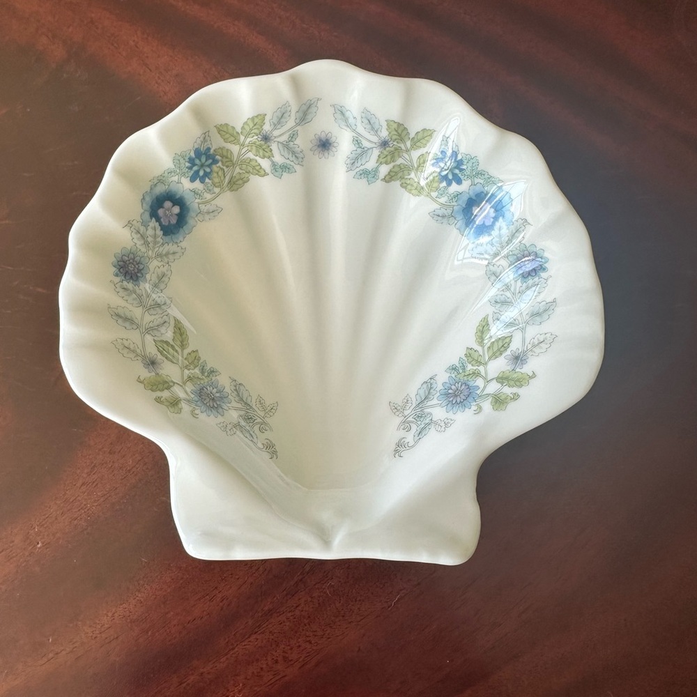Wedgwood Bone China Clementine Seashell Trinket Dish Rare Blue Flowers Vintage